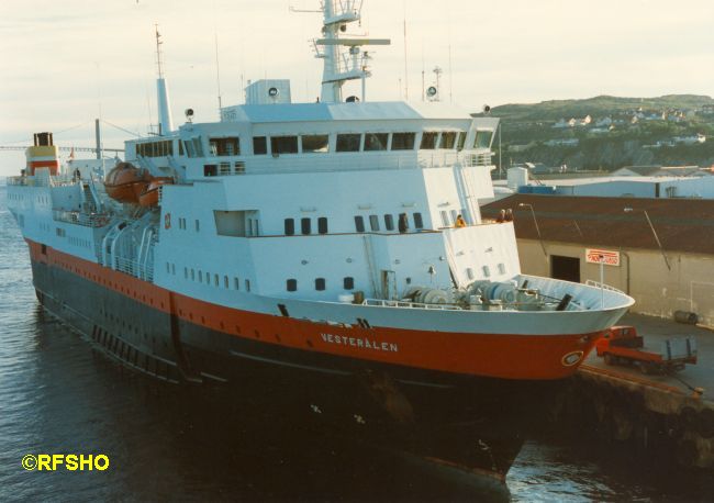Begegnung mit MS VESTERÅLEN in Rørvik 08.07.1998