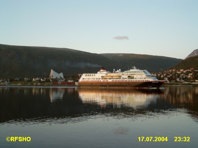 MS MIDNATSOL läft Tromsø