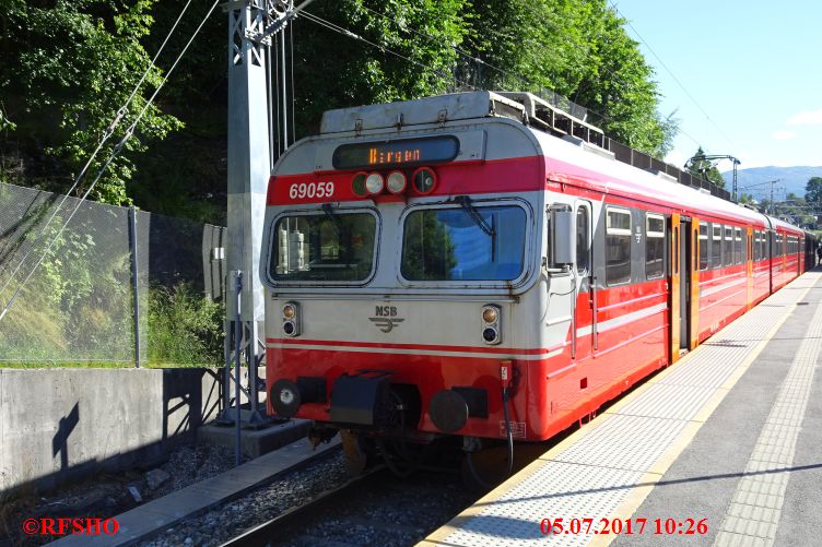 Tog 1811 Voss − Bergen