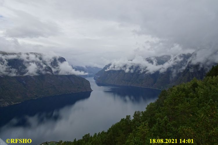 Aurlandsfjorden vom Stegasteinen