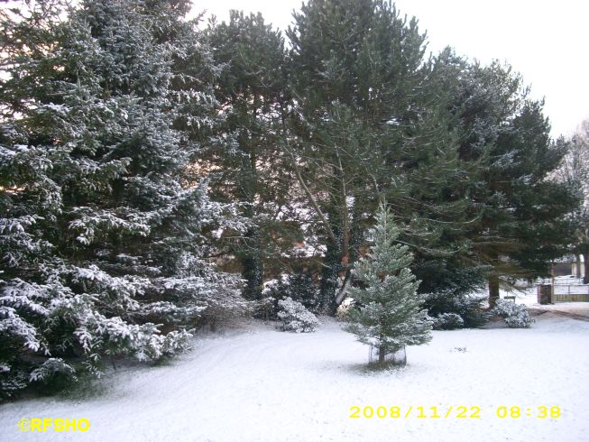 Schnee vor dem Haus