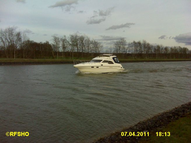 Motoryacht "PLAN B" Elbe−Seitenkanal Km 28,7