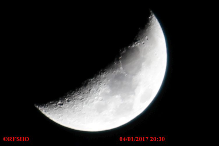 Ringstraße , Mond 40 % zunehmend