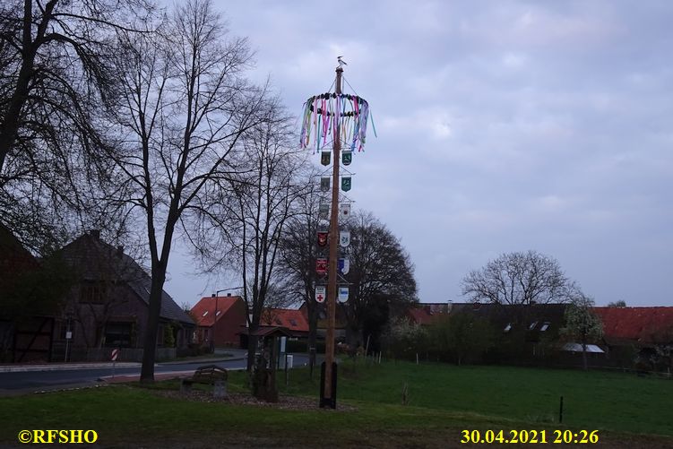 der Maibaum an der Feuerwehr