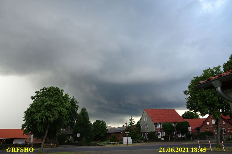 Lindenstraße, Regenfront