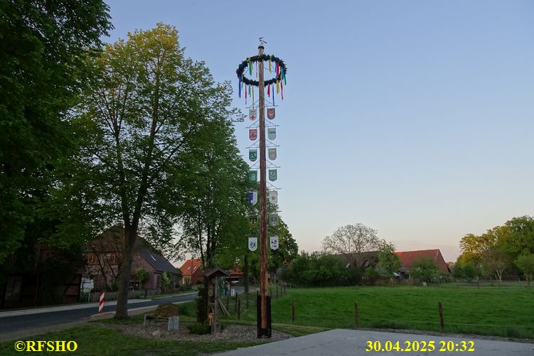 Maibaum am Feuerwehrhaus