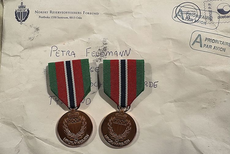 Die Auszeichnung haben wir mit der Post erhalten.