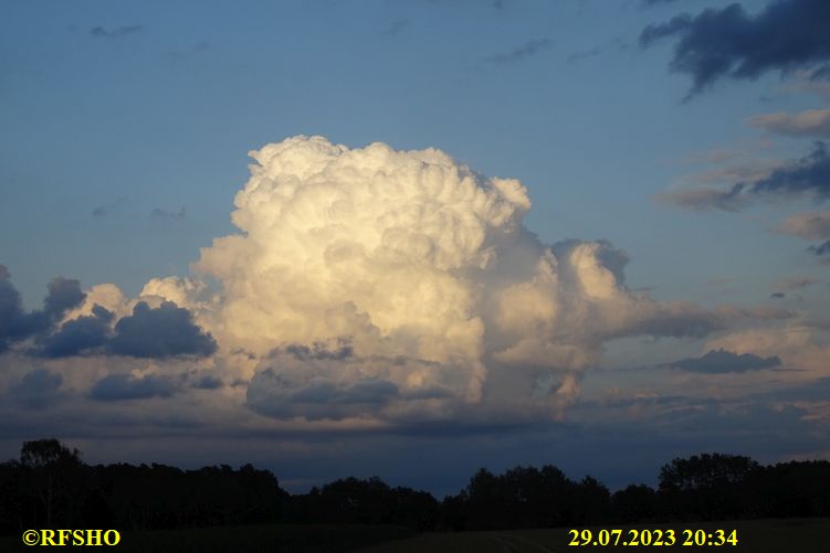 Schützenstraße, Wolken