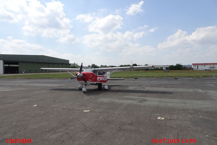 Cessna 206 D-EFVP am Flugplatz EDVM