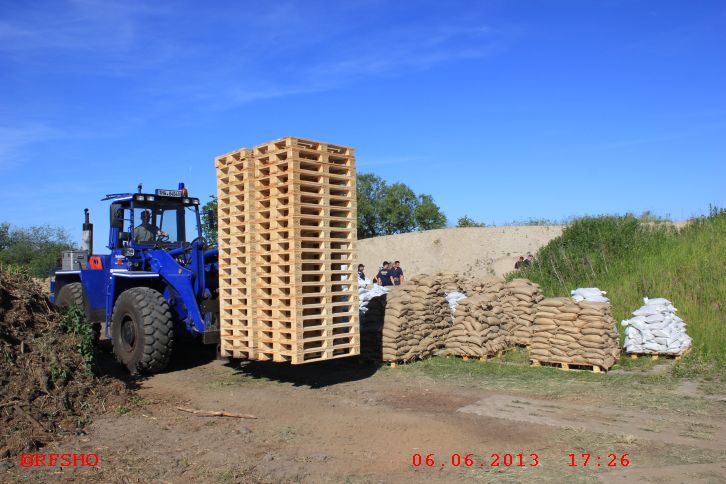 Sandsäcke befüllen