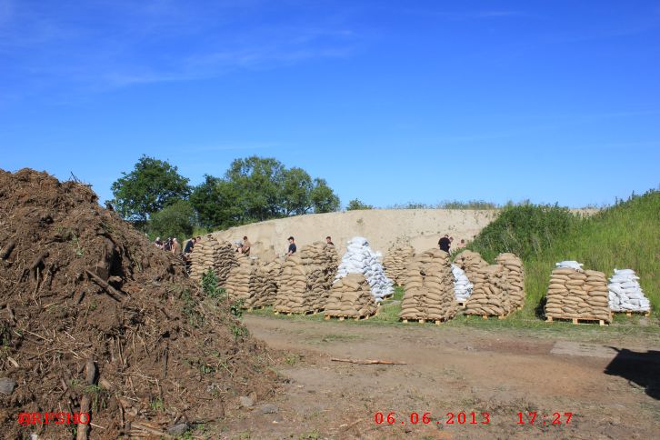 Sandsäcke befüllen