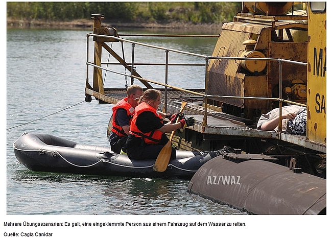 Mehrere Übungsszenarien: Es galt, eine eingeklemmte Person aus einem Fahrzeug auf dem Wasser zu retten. Quelle: Cagla Canidar