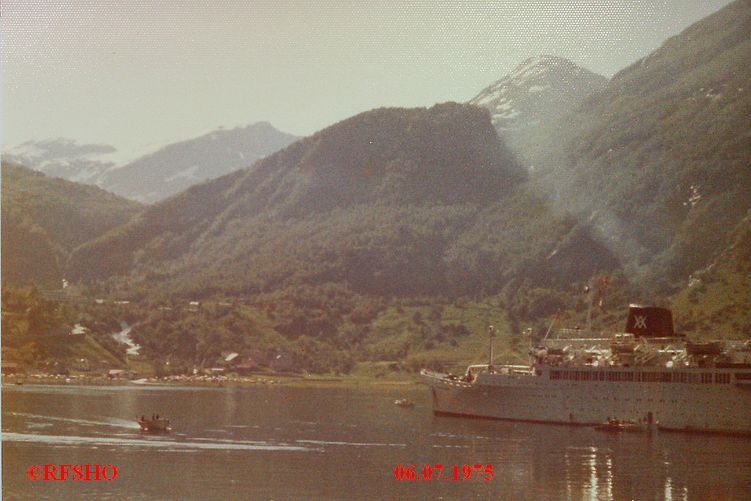 Fähre über den Geirangerfjord