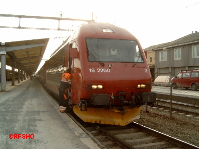 Bahnhof Trondheim - Zug (42) nach Oslo