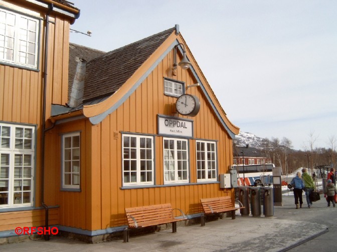Bahnhof Oppdal 11.04.2006 10:01 Uhr