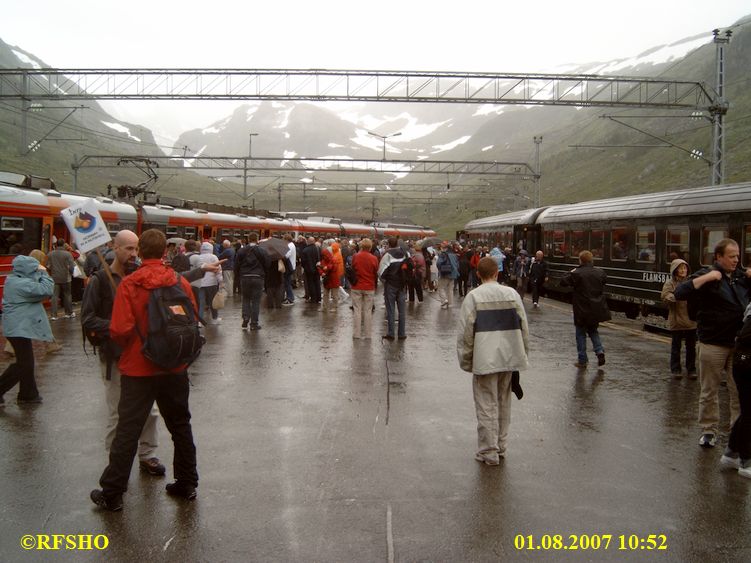 Umstieg in Myrdal in die Bergenbahn