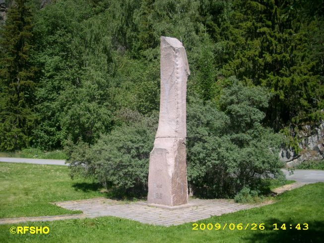 Hochwassersäule auf einem Rastplatz an der E6