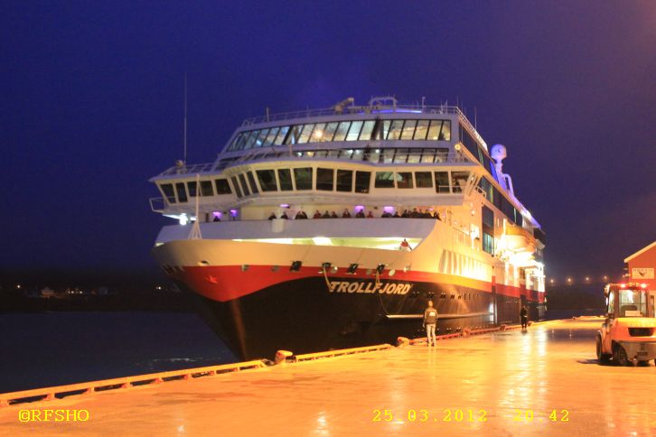 Begegnung MS TROLLFJORD in Rørvik