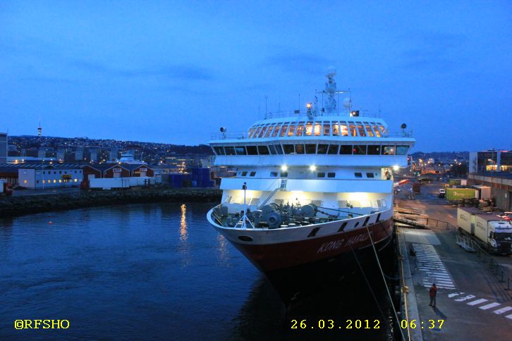 Begegnung MS KONG HARALD in Trondheim