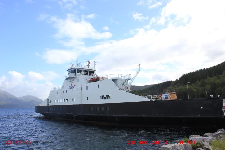 F¨hre JULSUND über den Langfjorden