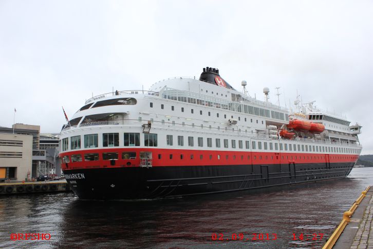 MS FINNMARKEN läuft Bergen an