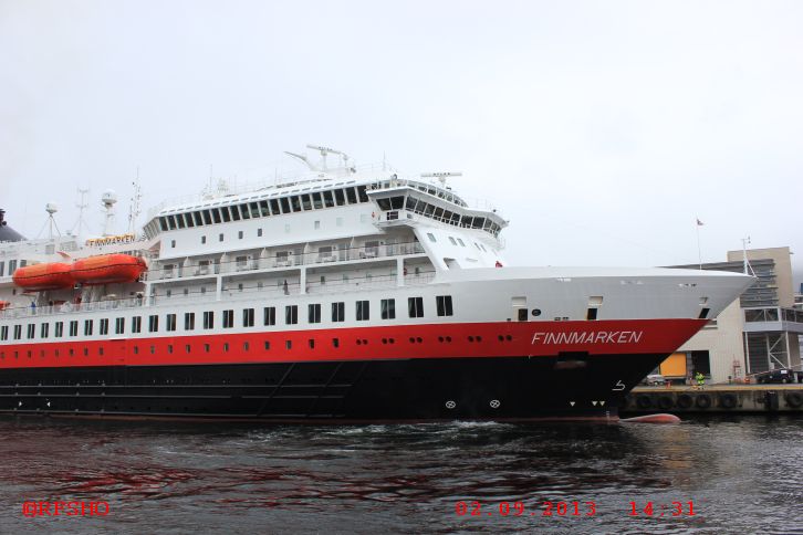 MS FINNMARKEN läuft Bergen an