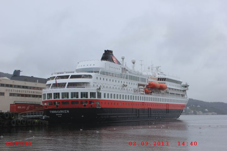 MS FINNMARKEN läuft Bergen an