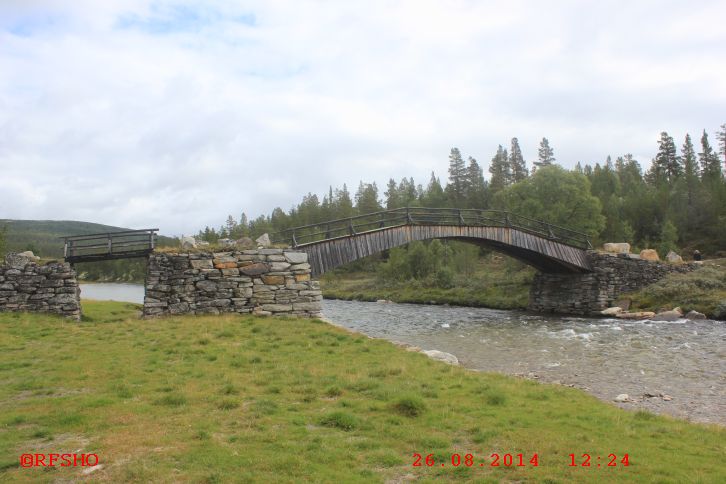 alte Brücke am RV 27 (N 62,06800° E 9,96198°)