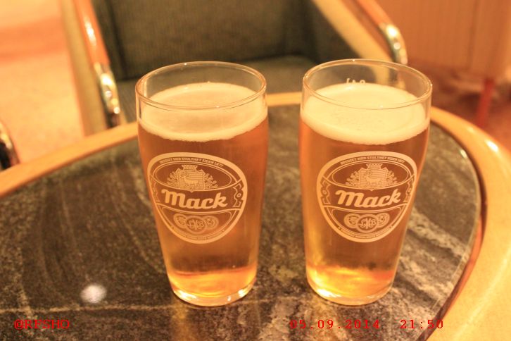 ein Mack Bier auf der MS MIDNATSOL