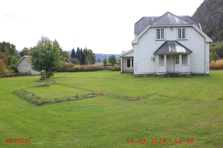 Nesbyen, Ruine der Stavkirke