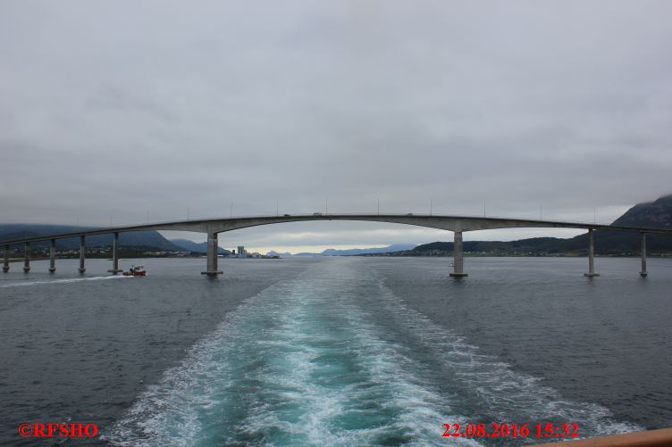 Stokmarknes − Svolvaer