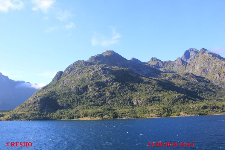 Stokmarknes − Svolvaer, Raftsundet