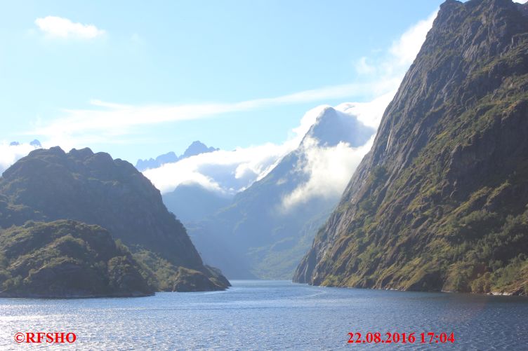 Stokmarknes − Svolvaer, Trollfjord
