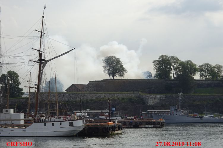 15 Schuss Salut von der Festung Akerhus