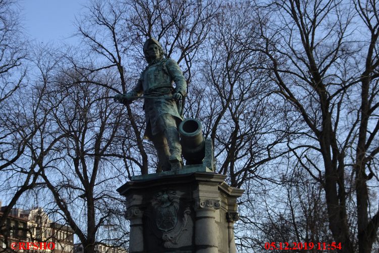 Oslo, Rådhusplassen − Tordenskioldsstatuen