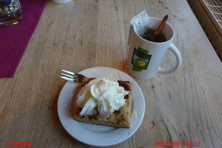Apfelkuchen im Bahnhof Uelzen