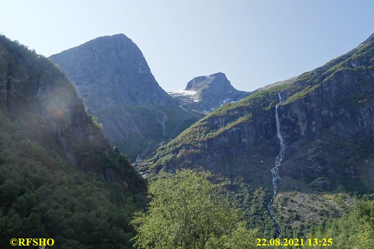 Briksdalsbre