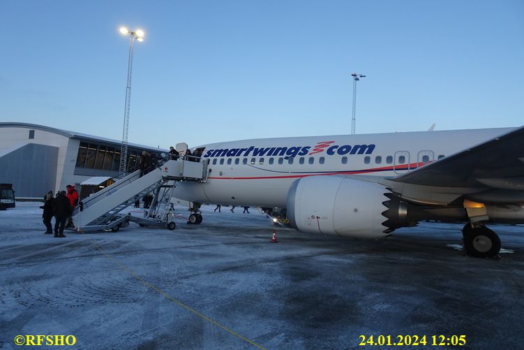 Boeing 737-MAX-8 am Flughafen ENTC