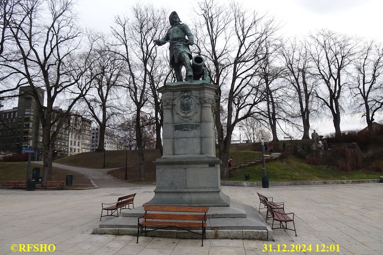 Oslo, Rådhusplassen − Tordenskioldsstatuen