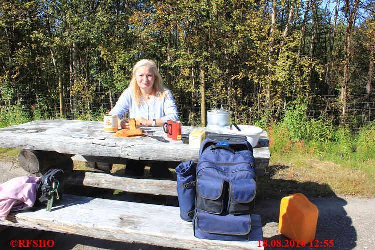 an der 4 / E75, Teatime mit Orangenkuchen