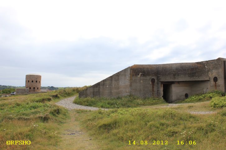 Castel N 49,46873° W 2,60650°