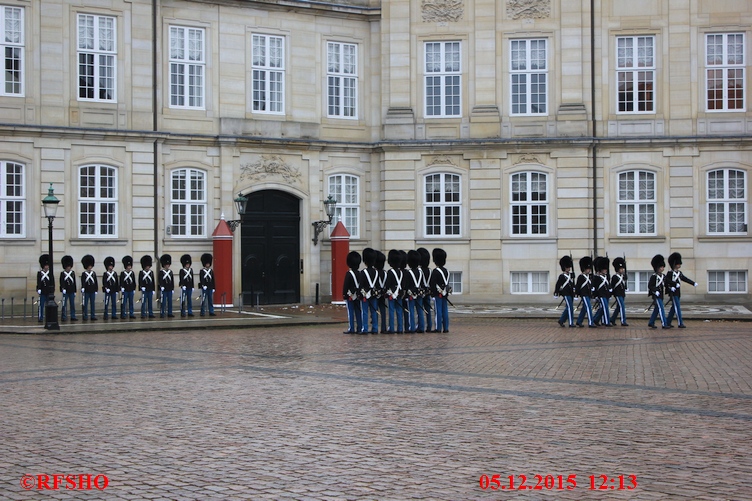 Amalienborg, Wachablösung