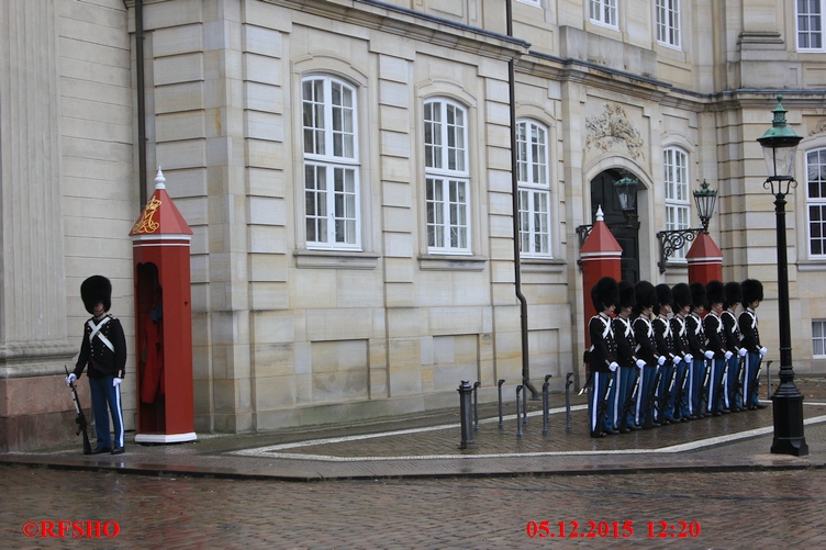 Amalienborg, Wachablösung