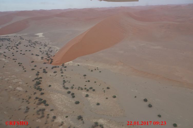 Flug zum Sossusvlei