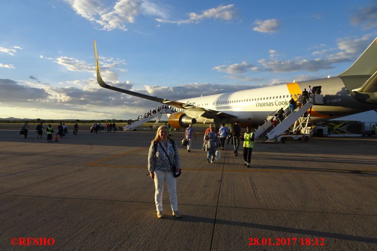 Windhoek Aiport WDH, Rückflug nach FRA mit Condor Boing 767-300 D-ABUP