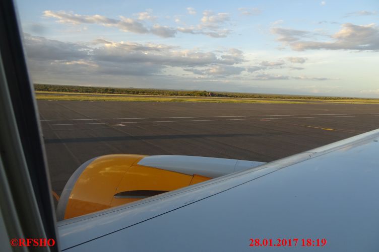 Windhoek Aiport WDH, Rückflug nach FRA mit Condor Boing 767-300 D-ABUP