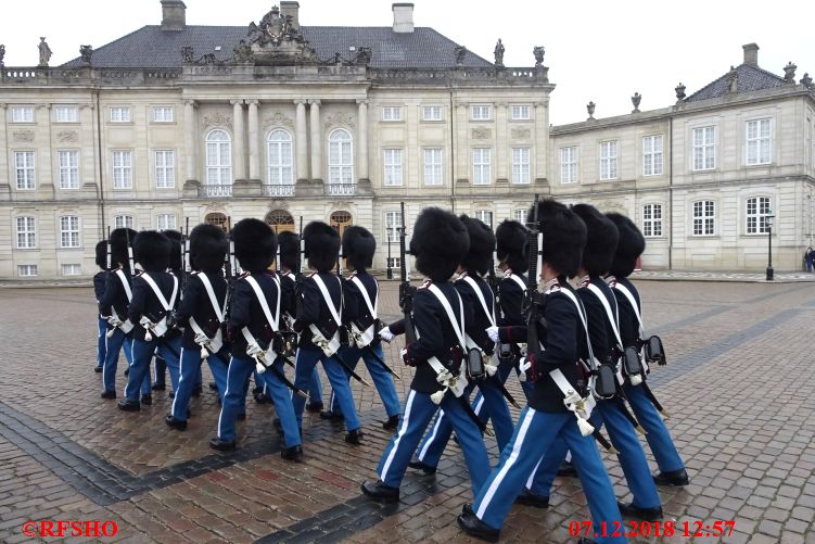 Amalienborg, Wachablösung
