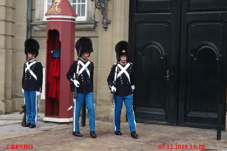 Amalienborg, Wachablösung