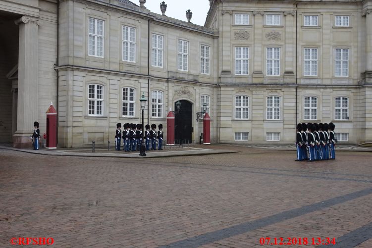 Amalienborg, Wachablösung