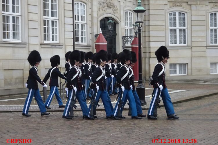 Amalienborg, Wachablösung